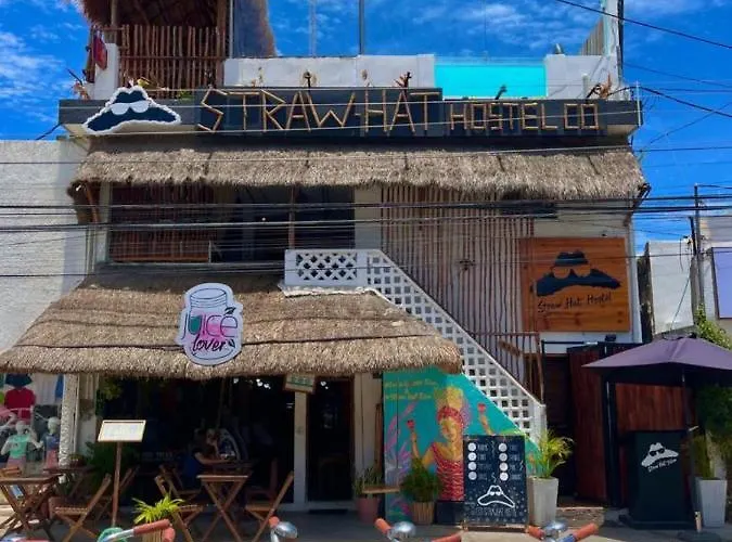 Straw Hat Hostel & Rooftop Bar Tulum